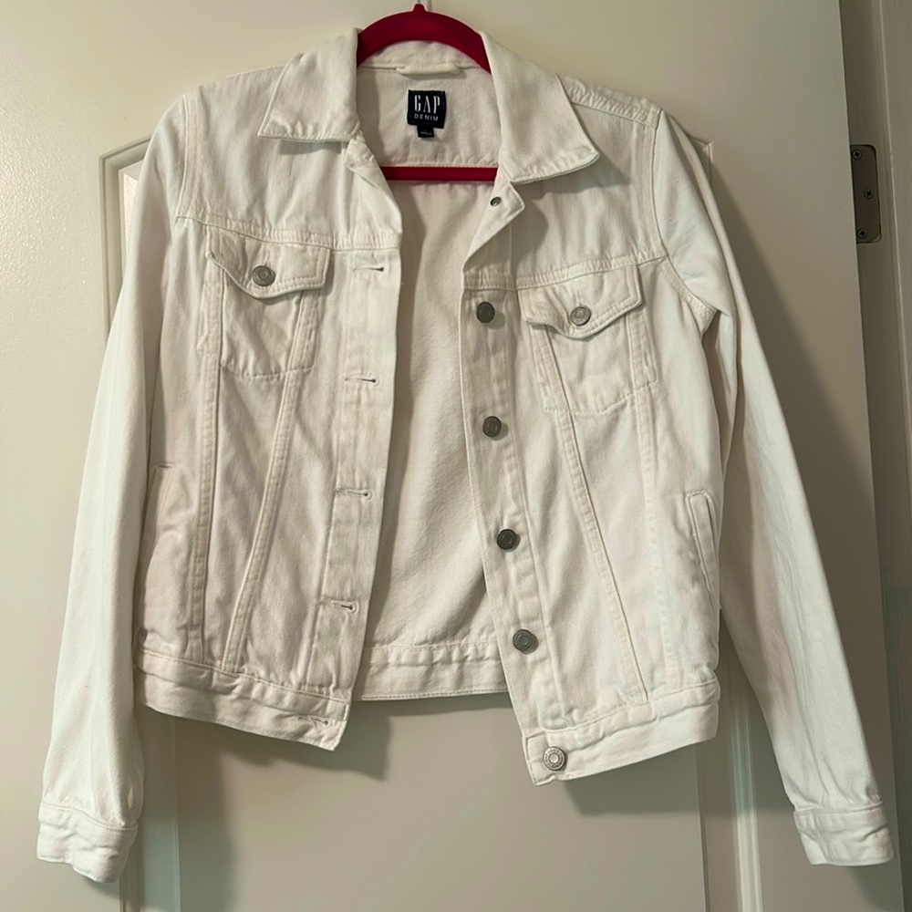Gap denim jacket. Great condition. Size XS.